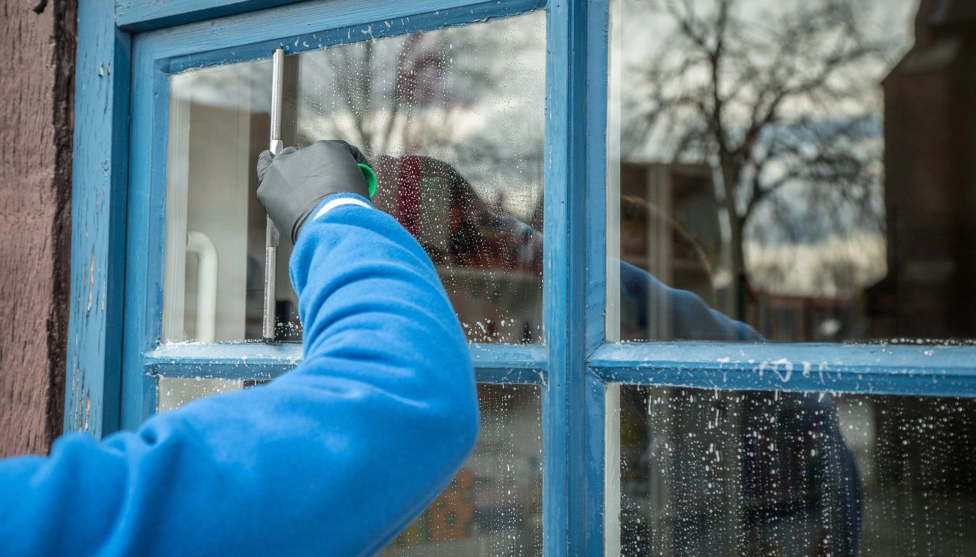 How to Clean the Outside of Your Windows